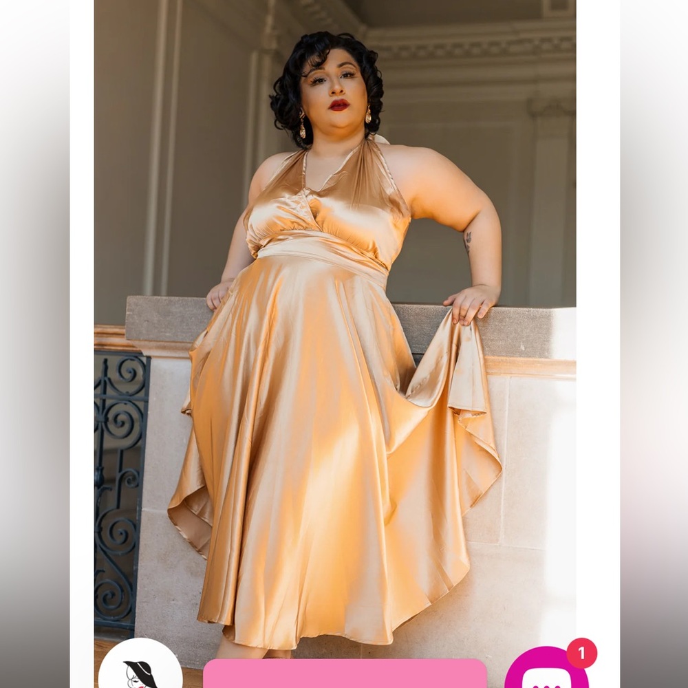 #1 HOST PICK 😍😍😍Tatyana NWT - Isabella Elegant Gold Halter 2x has pockets !!! - Picture 2 of 6